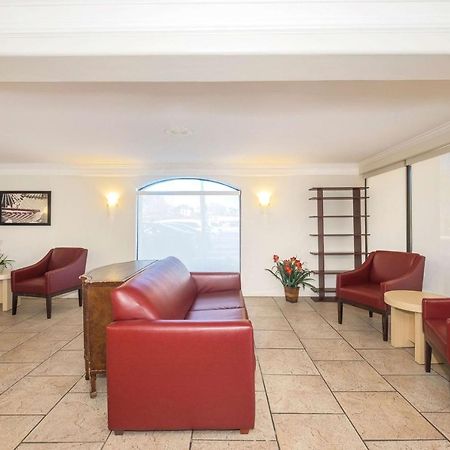 ג'קסונוויל ביץ' Days Inn By Wyndham Neptune Beach מראה חיצוני תמונה