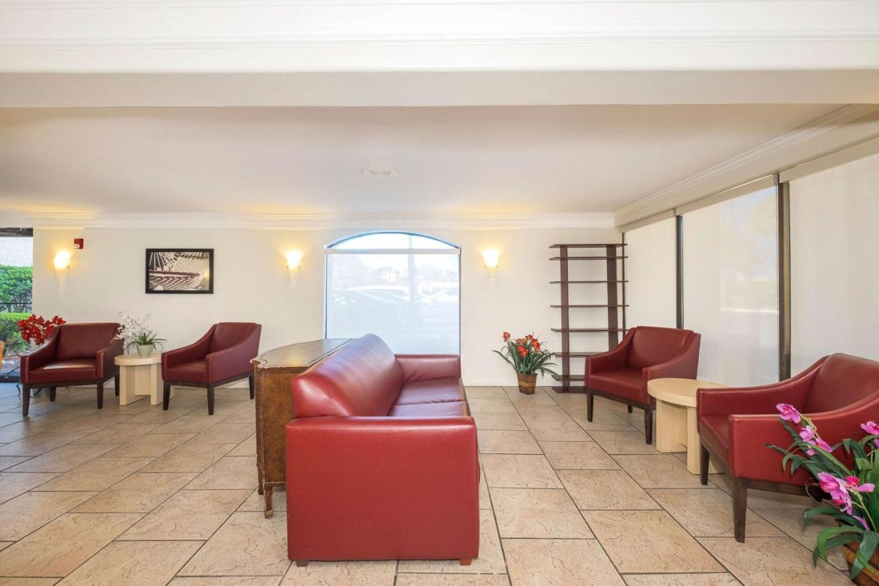 ג'קסונוויל ביץ' Days Inn By Wyndham Neptune Beach מראה חיצוני תמונה