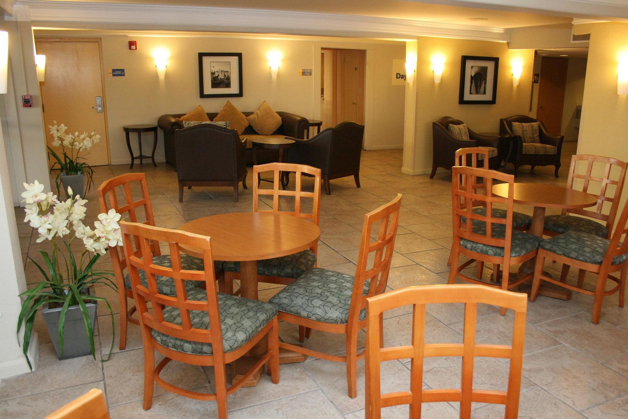 ג'קסונוויל ביץ' Days Inn By Wyndham Neptune Beach מראה חיצוני תמונה