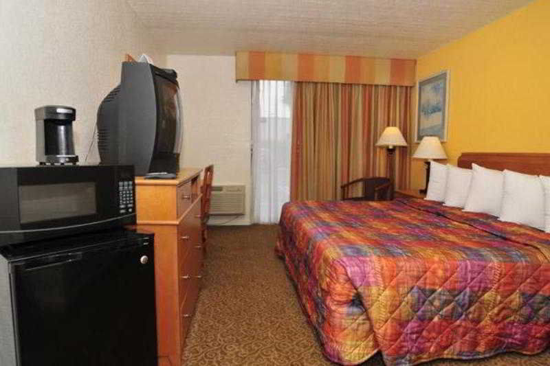 ג'קסונוויל ביץ' Days Inn By Wyndham Neptune Beach מראה חיצוני תמונה