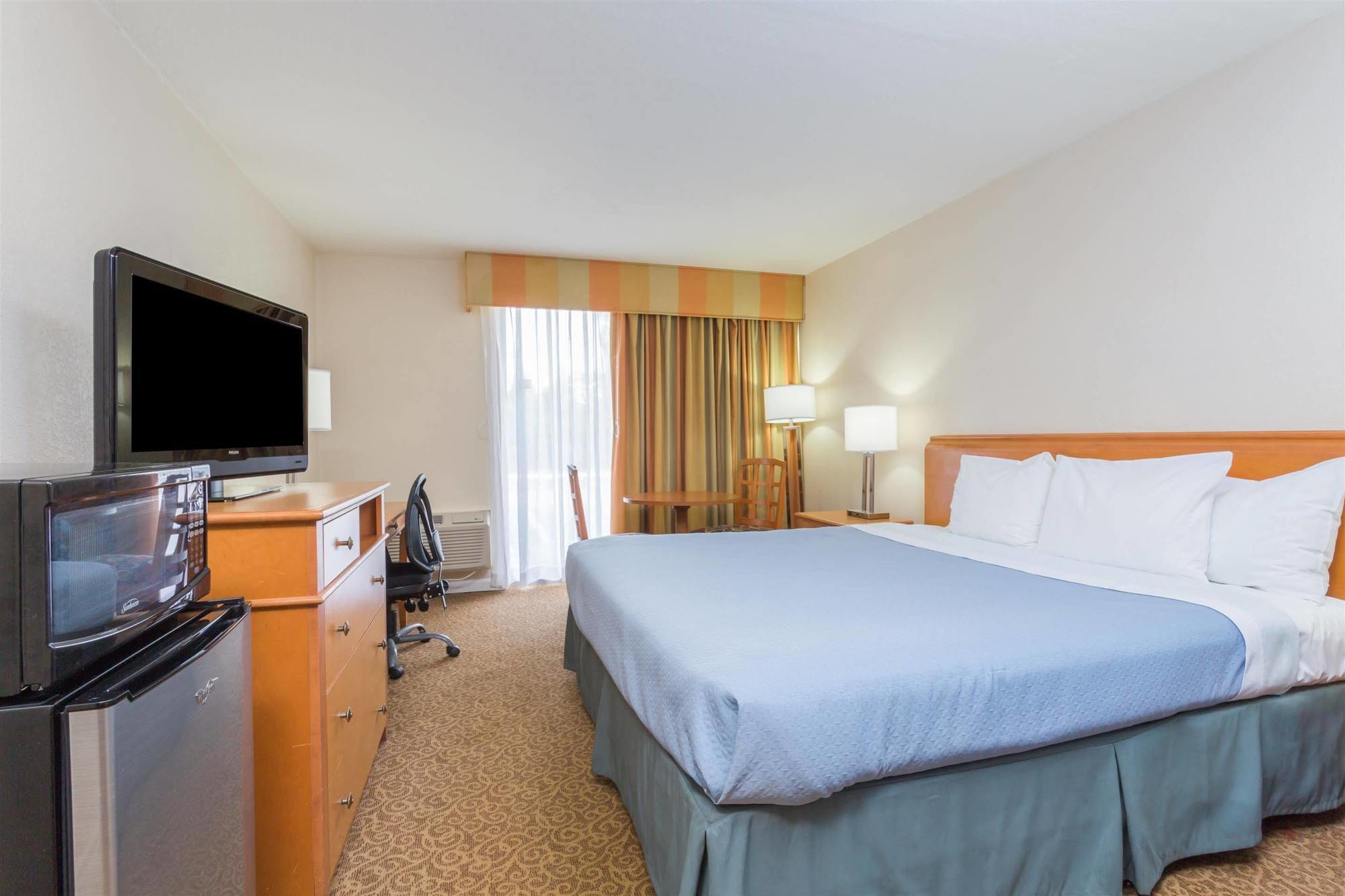 ג'קסונוויל ביץ' Days Inn By Wyndham Neptune Beach מראה חיצוני תמונה