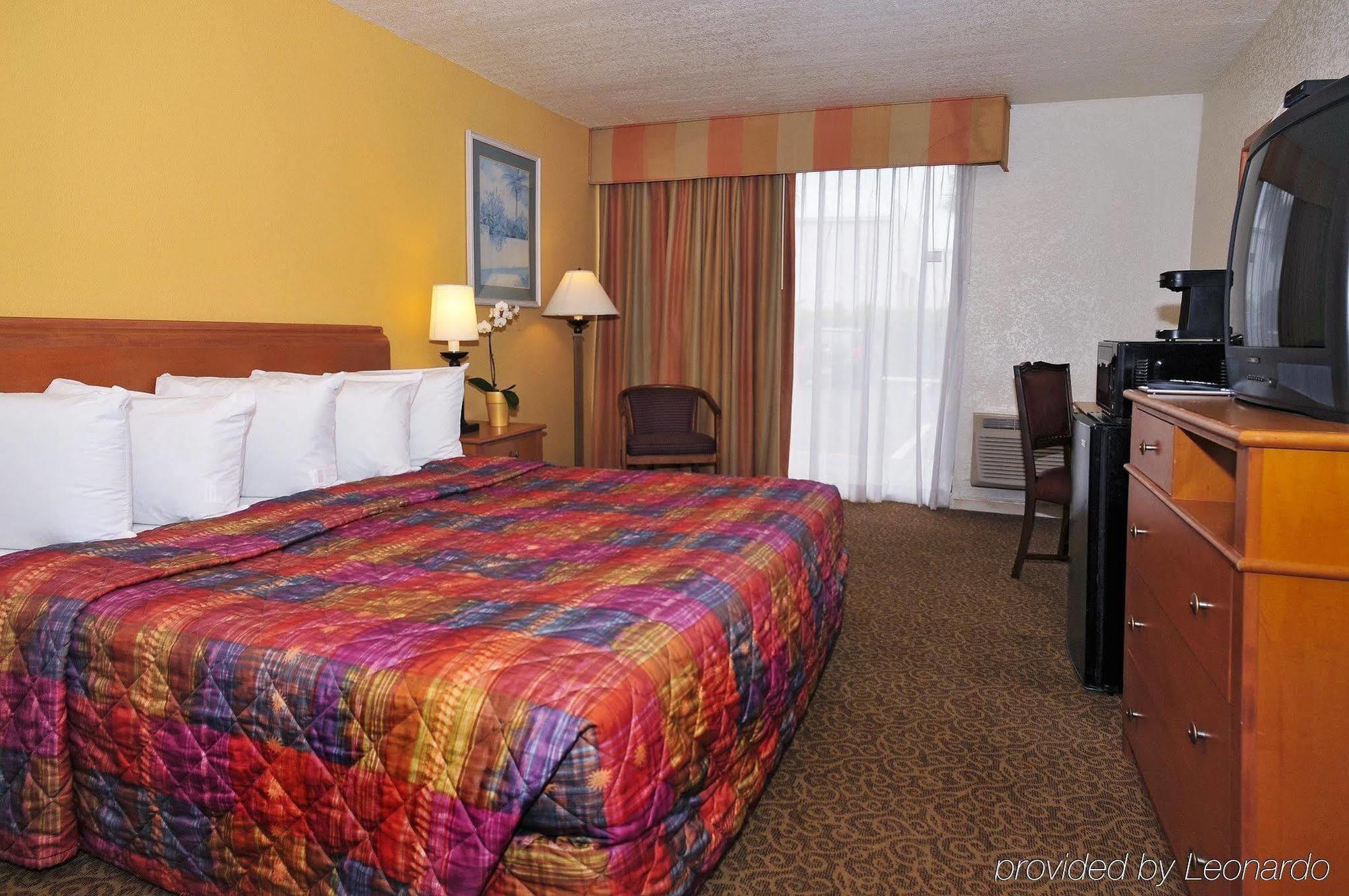 ג'קסונוויל ביץ' Days Inn By Wyndham Neptune Beach מראה חיצוני תמונה